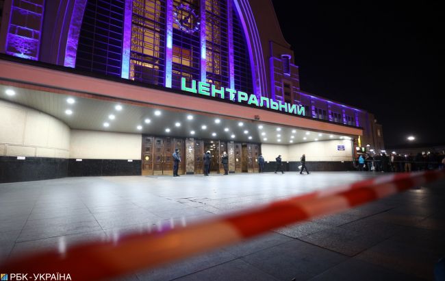 Срочная эвакуация в Киеве: Центральный ж/д вокзал опять заминировали