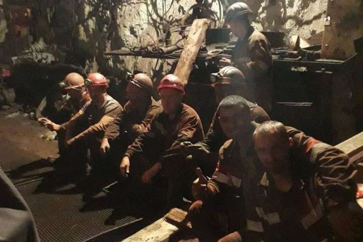 Через погіршення стану здоров'я шахтарі у Кривому Розі припиняють підземний страйк