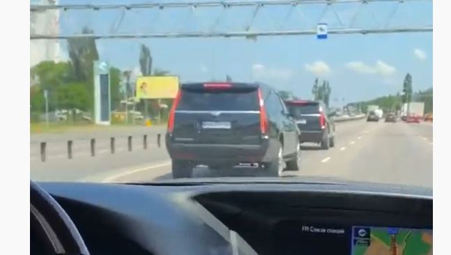 Это чей?  Киев пересек роскошный кортеж бронированных авто. ВИДЕО