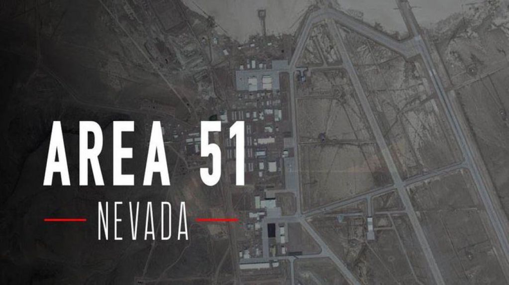 В "Зоне 51" обнаружен загадочный огромный робот. ВИДЕО
