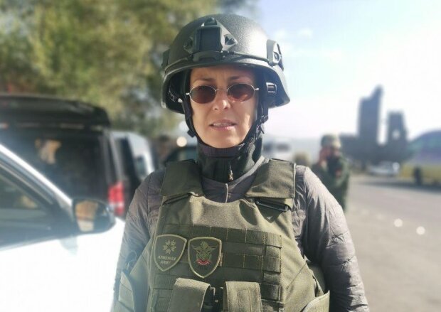 Поддерживающая боевиков ДНР певица Чичерина, едва не погибла в Карабахе