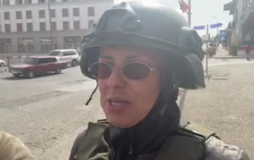 «Бомбили мост, бомбили по старухам»: певица Чичерина в Карабахе попала под обстрел