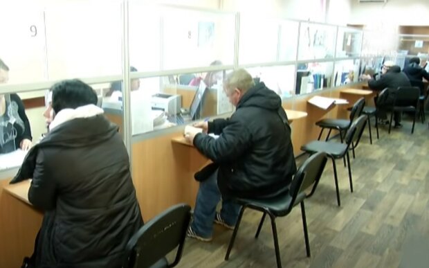 Урезание пенсий гривен, украинцам рассказали о новых проблемах: "Те, кто старше 35 лет..."