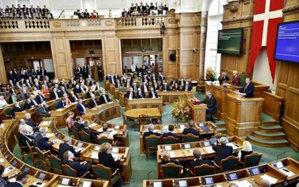 Двойник Тихановской пытался выступить в парламенте Дании