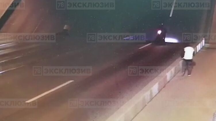 В Питере байкер разбился насмерть, проигнорировав разведенный мост. ВИДЕО