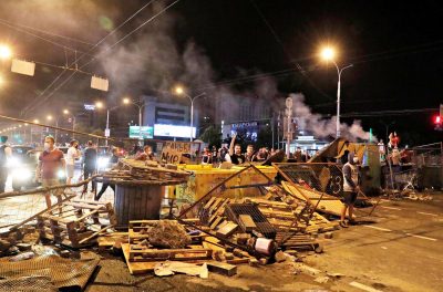 Мінський Майдан: Протестувальники зводили барикади і палили шини