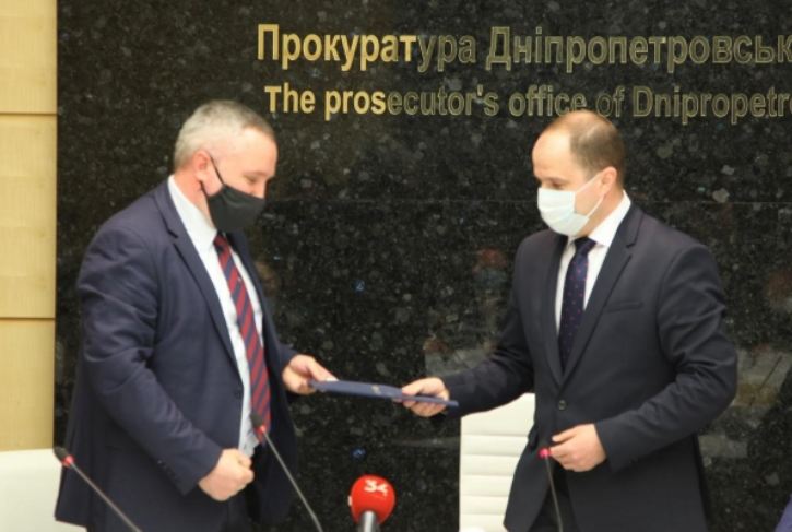 Глава прокуратуры Днепропетровской области крышует сеть “вымогательских” коллцентров и ботоферм 