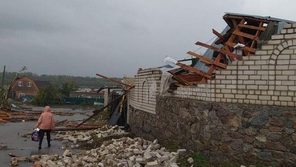 Ураган в Кропивницком  снес крыши и разбил стены домов. ФОТО