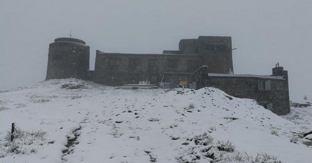 В Карпатах из-за резкого похолодания пошел снег. ФОТО