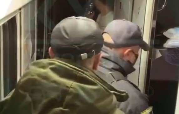 Бегали обнаженными по вагону: в поезде "Львов-Киев" девушки устроили дебош. ВИДЕО