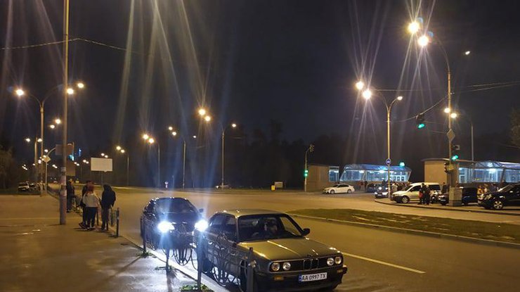 В Киеве полсотни авто устроили незаконные уличные гонки. ВИДЕО