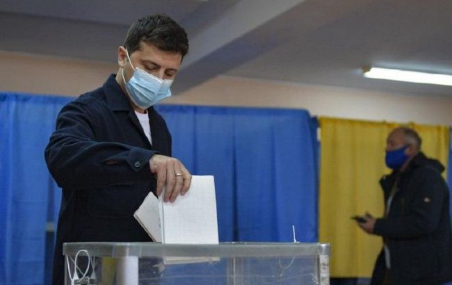 Зеленский на избирательном участке обиделся на журналистов. ВИДЕО