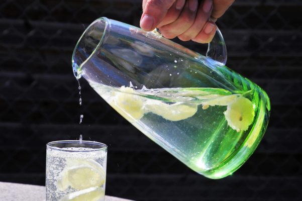 Что произойдет с организмом, если натощак пить по утрам стакан лимонной воды