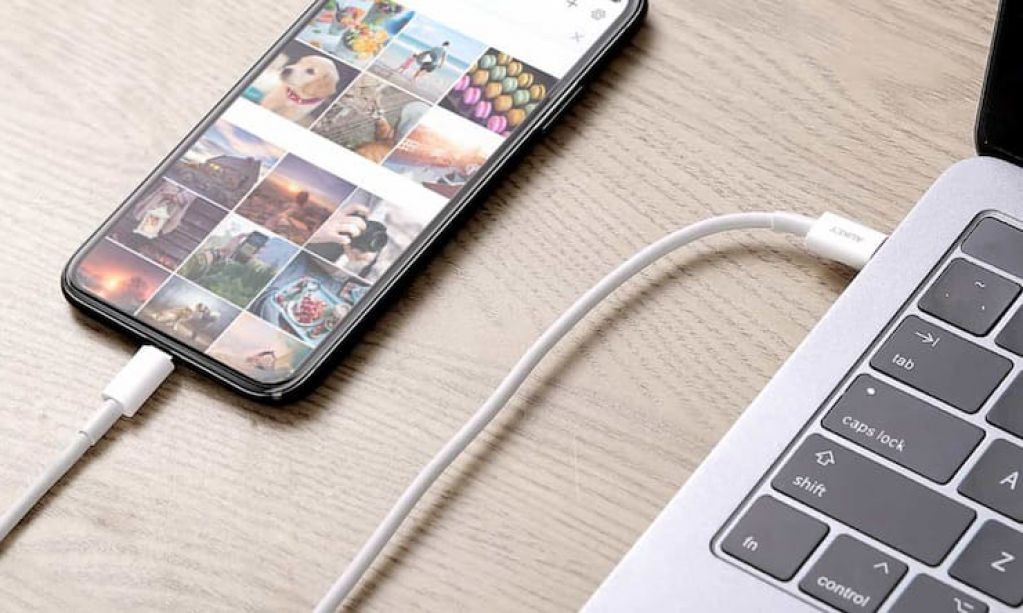 Можно ли во время зарядки пользоваться смартфоном или планшетом