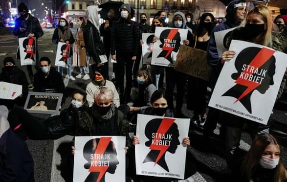 Протестами поляки остановили введение запрета на аборты