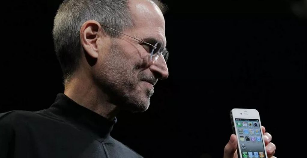 Что обозначает буква «i» в названии iPhone