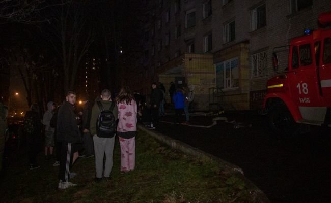 В Киеве горело общежитие НАУ: эвакуировали 120 человек ФОТО
