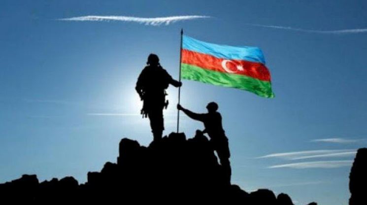 "Бери все бесплатно!": на киевском рынке азербайджанец громко праздновал победу. ВИДЕО