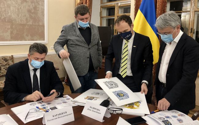 Лучше никакого, чем это: украинцы в шоке от рисунка большого герба