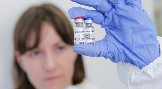 Российская вакцина от COVID-19 может появиться в Украине: стало известно условие