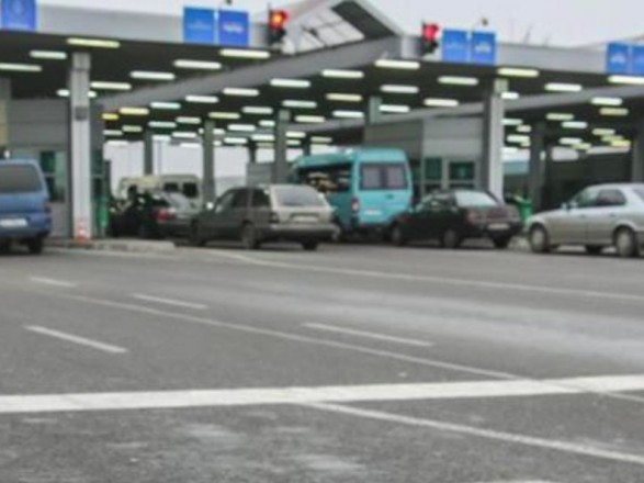 Транспортный коллапс на границе с РФ: в пробку попали более 200 автомобилей