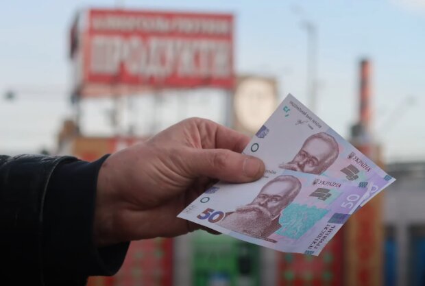 Осторожно, Украину заполонили фальшивые деньги: названы меры защиты