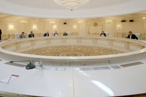 Журналист Гармаш: Заседание ТКГ было жестким, Кравчука достали