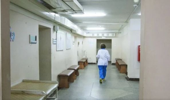 Медики болеют по второму разу: в украинских больницах не хватает персонала