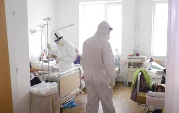 Стало известно, какую зарплату получают украинские медики, рискуя жизнью