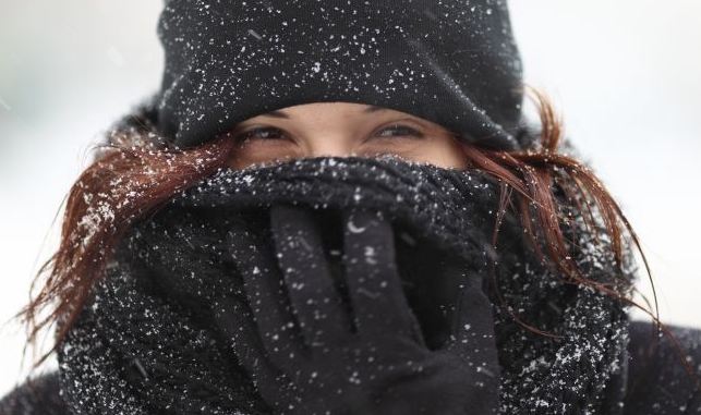 Атмосферный фронт принес холода: как началась зима в Украине 