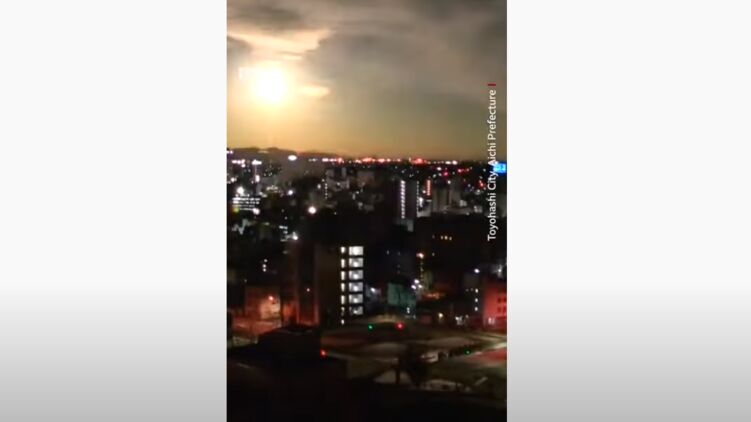 В небе над Японией взорвался загадочный огненный шар. ВИДЕО