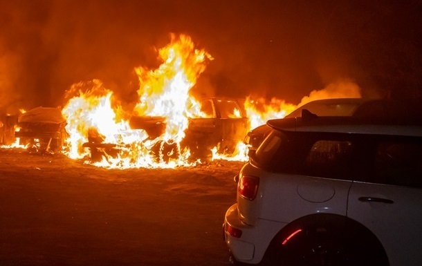 В Киеве неизвестные сожгли машину «слуги народа» 