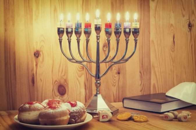Іудеї сьогодні починають святкувати Хануку: традиції і звичаї 