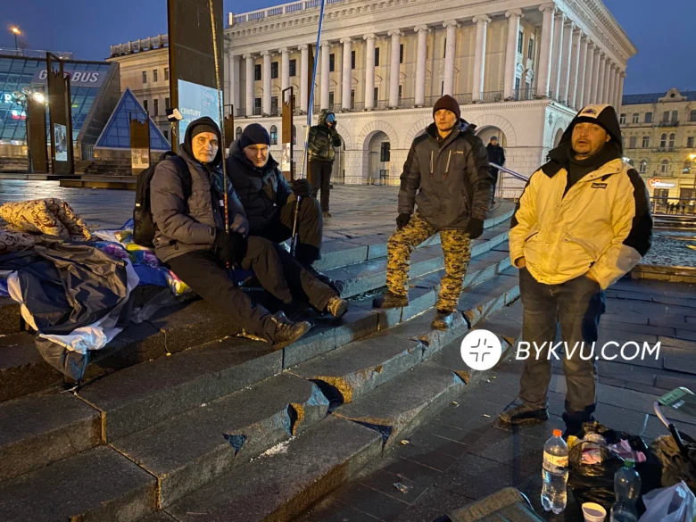 На Майдане ночевали около 30 митингующих ФЛП ФОТО