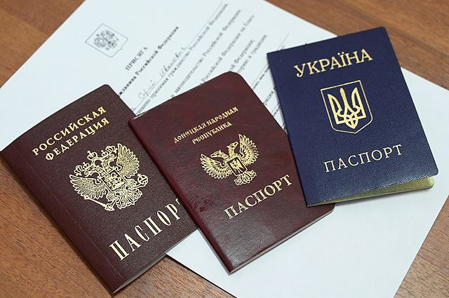 Политтехнолог объяснил, почему РФ начала жителям ОРДЛО давать российское гражданство