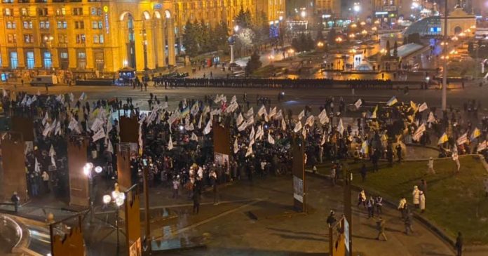 Активисты #SaveФОП продолжают протест на Майдане