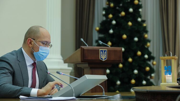 В Украине сократят почти половину чиновников в областных и районных администрациях