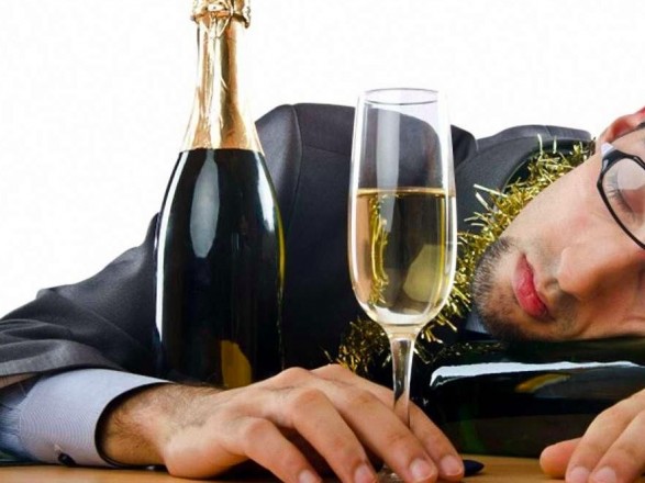"Похмельный рейтинг" алкоголя по тяжести утренних последствий: сохраните перед праздниками