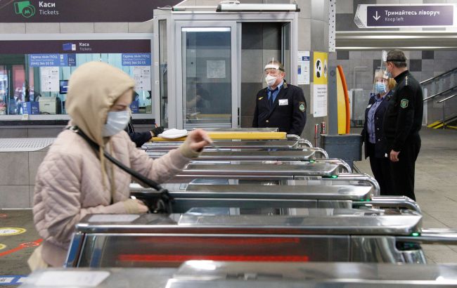 В Киеве неадекватный пассажир метро стал звездой сети. ВИДЕО