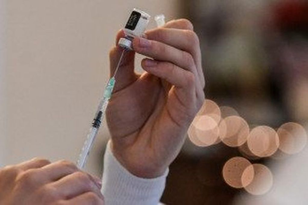 В Евросоюзе назвали побочные эффекты вакцины от COVID