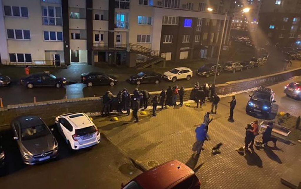 В Минске силовики «кошмарят» белорусов во дворах