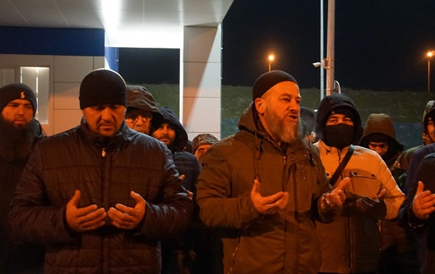 Крымских активистов кошмарили всю ночь на Керченском мосту