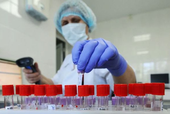 Вирусологам и биохимикам пообещали «ковидные» доплаты