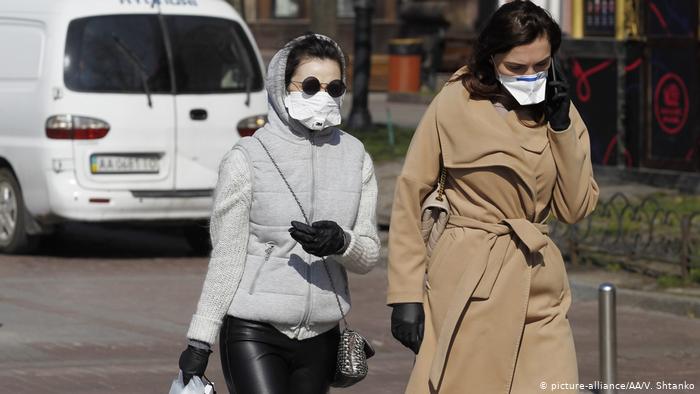 Стало известно, сколько еще украинцам придется носить маски