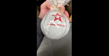 СМИ: В киевском магазине NOVUS покупатели обнаружили игрушки с символикой Армии России. ВИДЕО