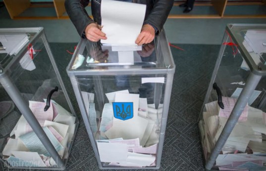 Выборы на Донбассе и расстрел в Мариуполе: главное за последние часы