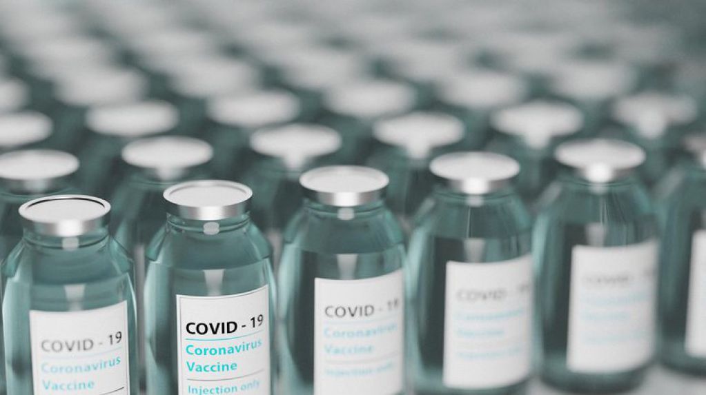 У 13 человек парализовало лица после вакцины Pfizer