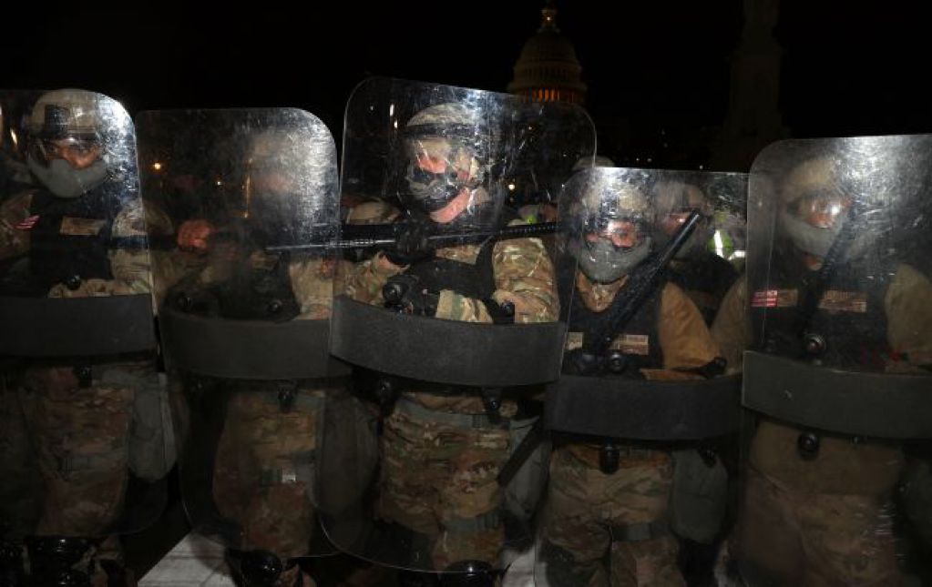 Инаугурация Байдена: ФБР проверяет нацгвардейцев после предупреждений о внутренних угрозах