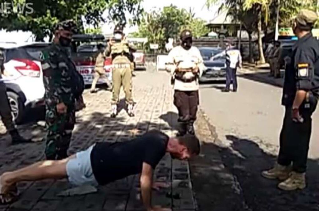 На Бали полиция придумала наказание для туристов без масок