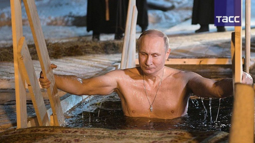 Путин искупался в проруби: всплыла одна забавная деталь